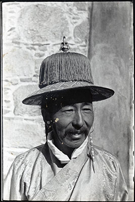 Abbildung 1: Rai Bahadur Norbu Döndrub am 10. Dezember 1936, photographiert von Frederick Spencer Chapman